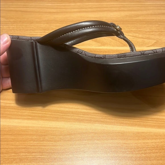 Coach Franki Flip Flop size 8 - Picture 5 of 9